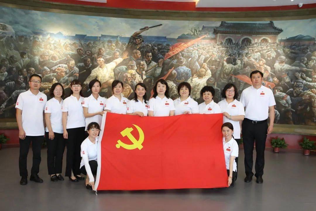 当家“网红”董哥哥大肉包正热乎